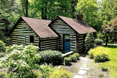 Image de Fayette Springs House - Luxe rustique à proximité des sentiers, des eaux vives et des vignobles!