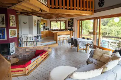 Image de Grand appartement hexagonal avec balcon et jardin Ă 3 minutes du lac