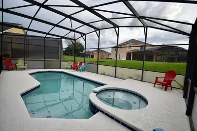 Image de Immense piscine et lanai