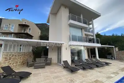 Luxueuse villa au design unique avec piscine privée à débordement et vue Omg!