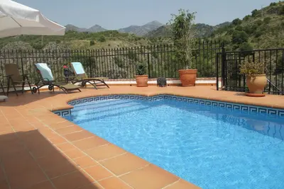 Image de Maison avec piscine privée et vue imprenable sur les montagnes et la mer
