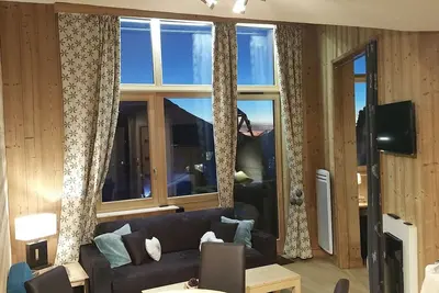 Image de Rénové et Rare Classé 3*** Hyper Centre, au pied des pistes! Grande baie vitrée