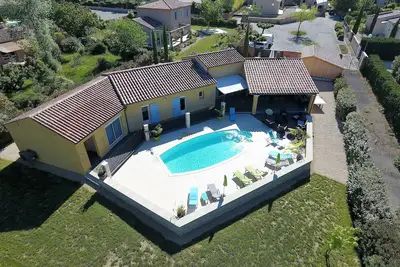 Image de Villa CLIMATISÉE  Avec Piscine CHAUFFÉE, Terrasse Et Jardin