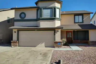 Image de ENTRAÎNEMENT De Printemps! ! ! Maison entièrement meublée de 2 étages avec Dishnet et Wifi