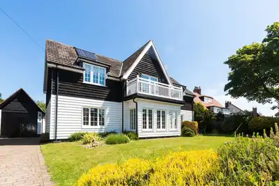 Image de Lake Cottage - Retraite côtière élégante