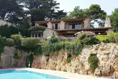 Image de Belle villa de pierres pour vacances familiales à 5 mn à pieds du village.