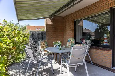 Image de Généreux, confortable et avec certains avantages: La maison jumelée avec ses environs