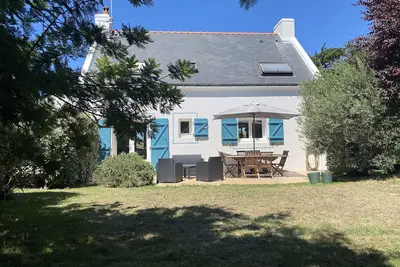 Image de Maison belle iloise offrant un confort moderne et chaleureux