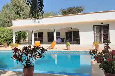 Image de Villa moderne, très grande piscine, sans vis à vis, 300 m de la plage