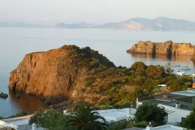 Image de Ancienne villa romantique avec vue panoramique Éoliennes Panarea