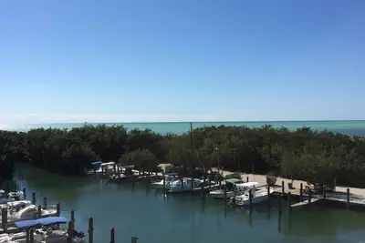 Plus récent propre, 3 chambres / 2 salles de bain Ocean Front House w dock