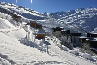Image de Bel appartement avec balcon ensoleillé et une vue sur les pistes à proximité!