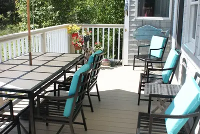 Image de Sea Breezes est une élégante maison au bord de l'eau près du parc national d'Acadia