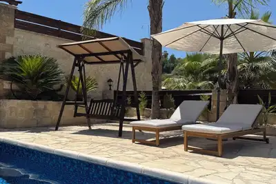 Image de Villa en pierre avec piscine privée et vue panoramique sur les montagnes
