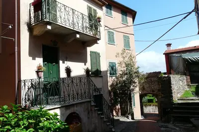 Image de Maison dans le village de Monte Marcello avec vue sur Portovenere