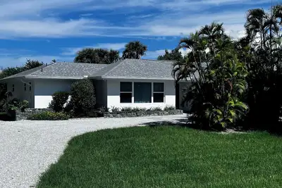 Image de Location - Maison privée avec piscine près de la plage!