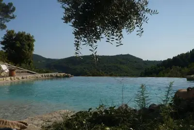 Image de Gîte de vacance dans une bergerie rénovée en pierres avec piscine