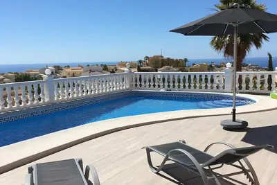 Image de belle villa avec vue mer, piscine privée, climatisation et wi-fi