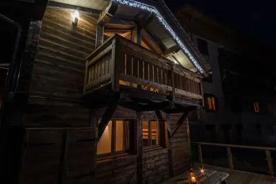 Image de chalet neuf 4* indépendant au pied du télévillage menant au paradiski