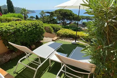 Image de Deux Pieces Climatise Avec Vue Mer Garage Dans Residence Avec Piscine