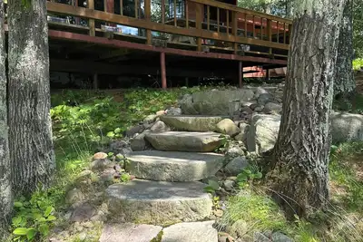 Image de Retraite privée de 7 acres, cabane et maison avec lits superposés, Rave, kayaks, pédalo, ponton