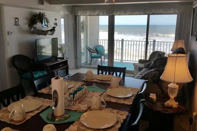 Image de Front De Mer Condo avec plage privée, piscine chauffée - Meilleure vue - 2 chambres 1 salle de bain