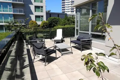 Image de Grande terrasse ensoleillée orientée sud, parking gratuit - de nombreux équipements