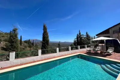 Image de Maison de campagne avec piscine privée, terrasses, vastes jardins et à couper le souffle