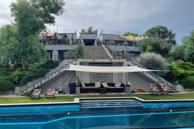 Grand Unique - 8 chambres doubles avec salle de bains - 25 m Piscine - Gym - Mer et Montagne à proximité