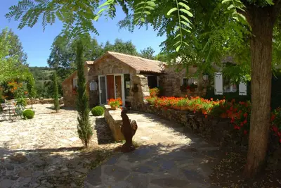 Image de Gîte et chambres d'hotes avec piscine pour 15 personnes