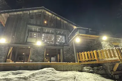 Image de Chalet de prestige, 12 personnes, sauna, jacuzzi, 100 mêtres  départ des pistes