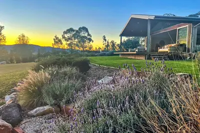 Image de Pindara - Modern, 5 bedroom house with fabulous valley views!