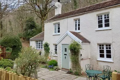 Image de Cottage par l'East River Lyn dans le cœur du parc national d'Exmoor près de Lynmouth