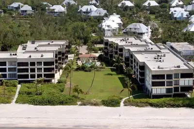 Image de Rois de la Couronne # 114 3 Chambres à coucher 2 bains donnant sur l'eau