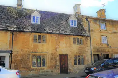Image de Pitchers est une maison en pierre de Cotswold de 11e année au centre de Chipping Campden.