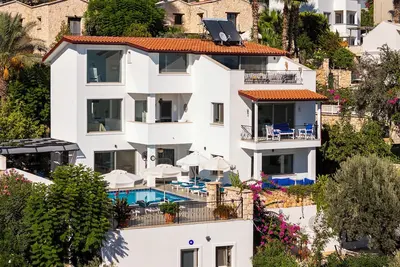 Villa de luxe avec piscine privée et vue sur mer
