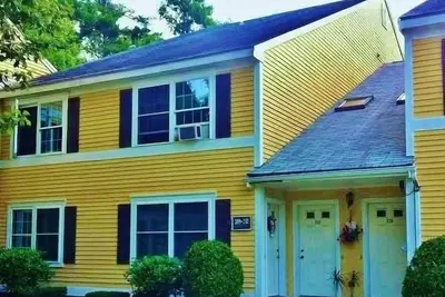 Image de Livre été 2019! 2 Br, 2 salles de bain, 1 mile de la plage et du centre-ville festif