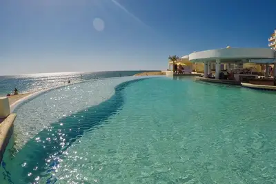 Image de Superbe villa de plage de 4 chambres sur la plage de sable Ă Las Palmas Beachfront Resort V10