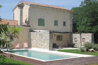 Image de Maison en pierre rénovée avec piscine dans le centre de l'Istrie