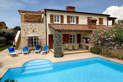 Image de Élégante villa avec piscine privée dans un village calme près de Porec