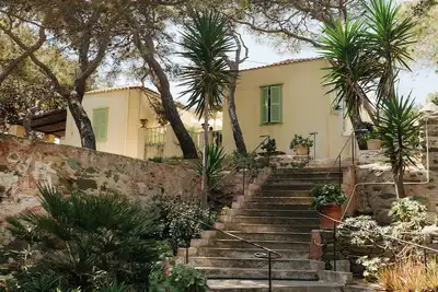 Image de Charmante ferme de 4 chambres située dans des oliveraies et des jardins avec bassin profond