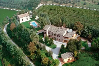 Image de Appartement Chalet 110 Sq. Mètres dans les collines verdoyantes de l'Ombrie avec une belle piscine