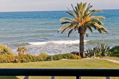 Image de Jolie maison de ville à côté de la Meditérranée, Doncella Beach, ligne de front à Estepona