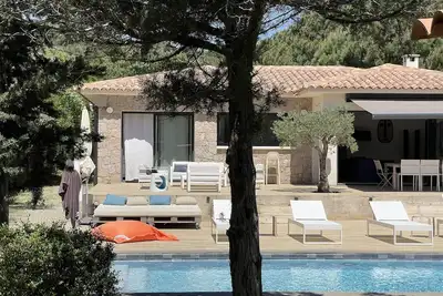 Image de Villa de caractère avec piscine chauffée route de Palombaggia