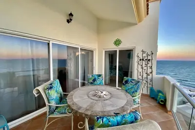 Image de Spectaculaire 1 Chambre Condo sur la plage de sable à Las Palmas Resort B-702