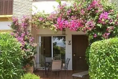 Image de Appartement avec Wifi gratuit, piscines partagées, piscine intérieure et spa