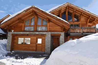 Image de Vars Les Claux Chalet luxe pied des pistes hammam jacuzzi 12 couchages