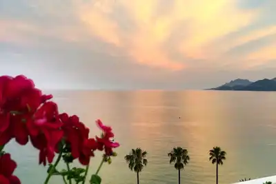 Image de Appartement situé au dernier étage avec vue imprenable sur la mer et à quelques pas de la mer