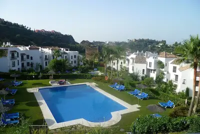Image de Appartement en première ligne de golf à Los Arqueros Golf & Country Club, près de Marbella