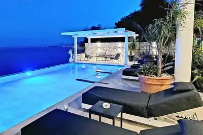 Image de Agni Bay, NEcoast, luxueuse villa vue mer / intimité / piscine / WiFi / Ac / smart-Tv / barbecue / plage